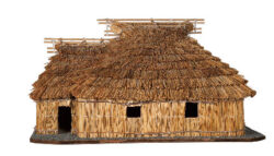 チセ（家屋）模型、平取町立二風谷アイヌ文化博物館蔵