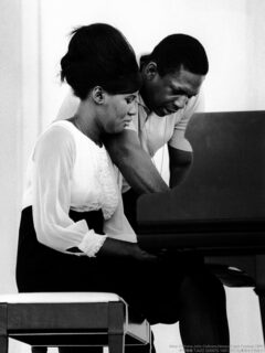 モノクロ写真Alice Coltrane,John Coltrane,Newport jazz Festival,1966中平穂積