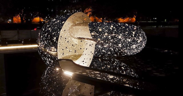 【参考図版】リンディ・リー《Ouroboros》2024年、オーストラリア国立美術館photo by Martin Ollman