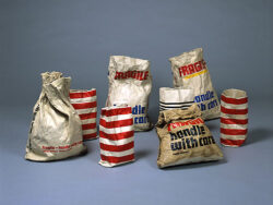 《Paper Bag (シリーズ) 》1973-1980年 陶、転写