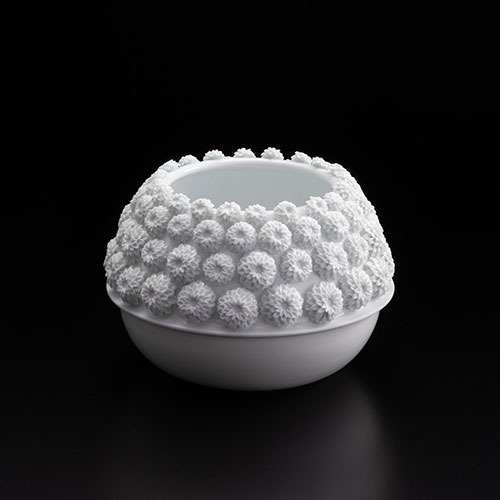 白磁細工菊花飾花器(径20.0×高さ14.5cm)