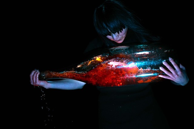 志賀理江子《大五郎の逆さ舟》2025年 ©Lieko Shiga. Courtesy of the artist