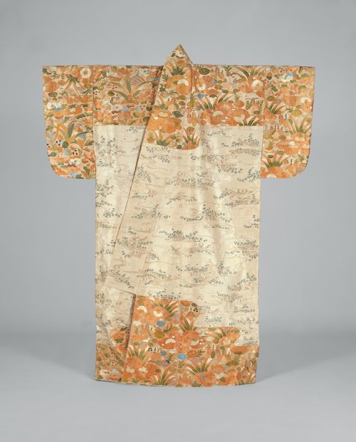 重要文化財≪能装束≫白地草花模様肩裾縫箔 桃山時代