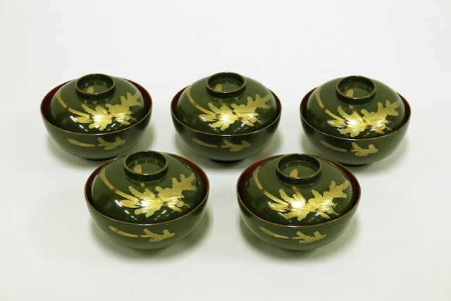 青漆土筆蒔絵吸物椀(脇本陣豊田家資料 区登録有形文化財)