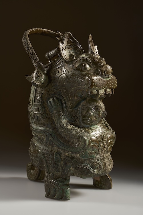 《虎卣(こゆう)》 殷後期・前11世紀 泉屋博古館