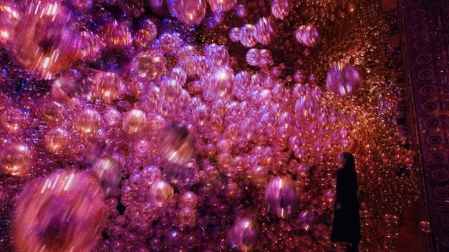 チームラボ《Morphing Continuum》