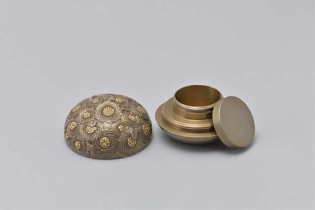 【経済産業大臣賞】高岡銅器『みごころ 千菊』(作:株式会社山口久乗)