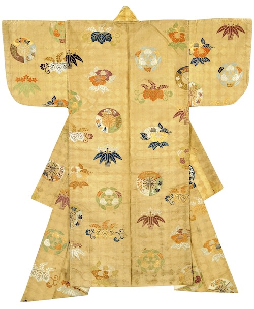 唐織 薄茶地石畳団花に三扇散模様 1領 絹 日本・江戸時代 19世紀