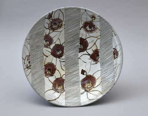 《鉄絵銅彩椿文大鉢》 1985年頃