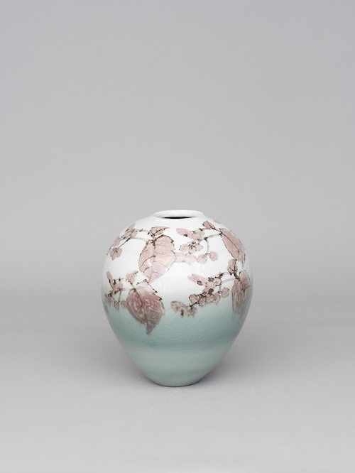 《鉄絵銅彩秋海棠文壺》2025年