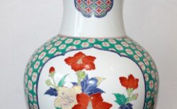 十四代 酒井田柿右衛門「濁手三方割花文花瓶」