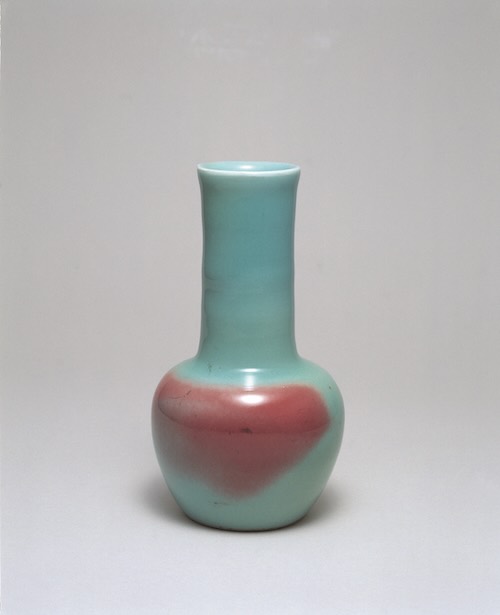 河井寬次郎《青磁釉辰砂差瓶》1924年頃 当館蔵