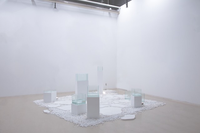 またね、いってきます、のつづき。2025年 石鹸、水、木材、ポンプ、チューブ、ガラス、石、Aruduino サイズ可変