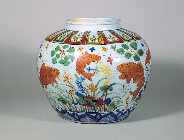 「五彩魚藻文壺」 明時代