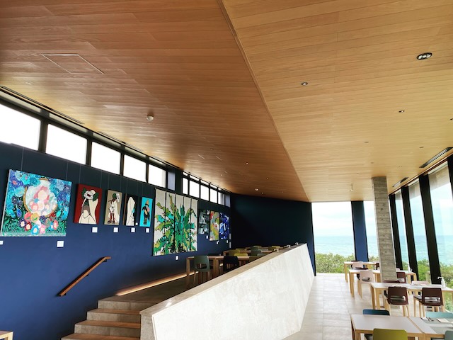 併設の「オールーグリル」には原画を展示