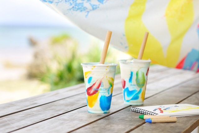 真っ白なシェイクをキャンバスに見立てた「アートな島シェイク」